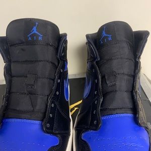 Retro Jordan 1 “black hyper royal”